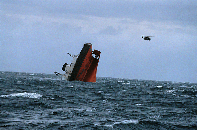 Oil tanker MV Erika sinks in the French Atlantic. Photo by Jean Gaumy/Magnum Photos