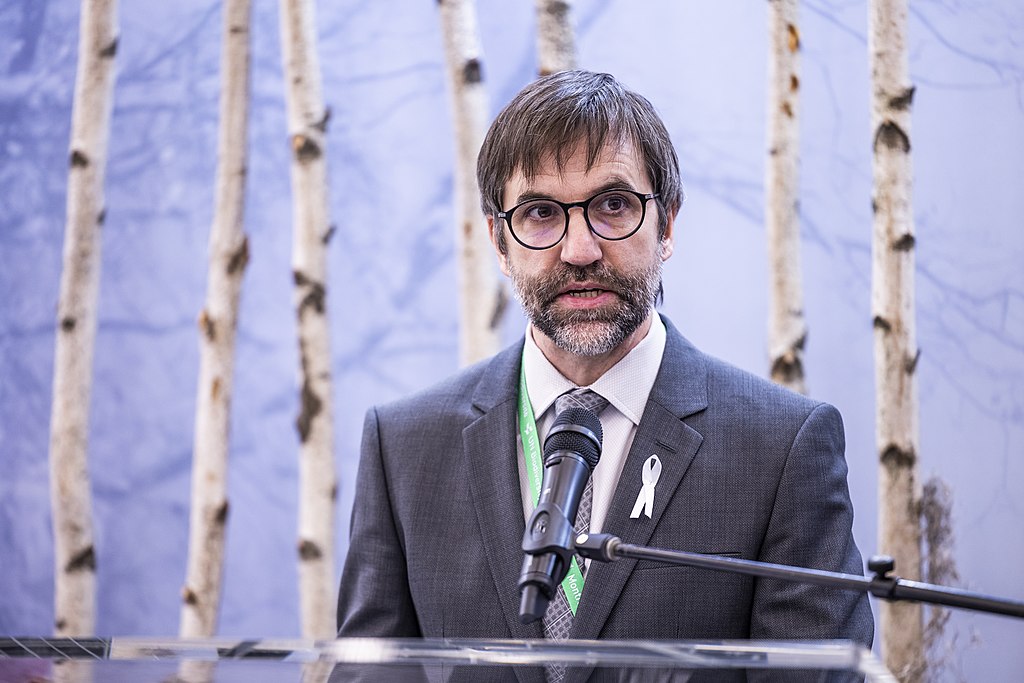 Feds roll out climate requirements for companies that receive big government contracts